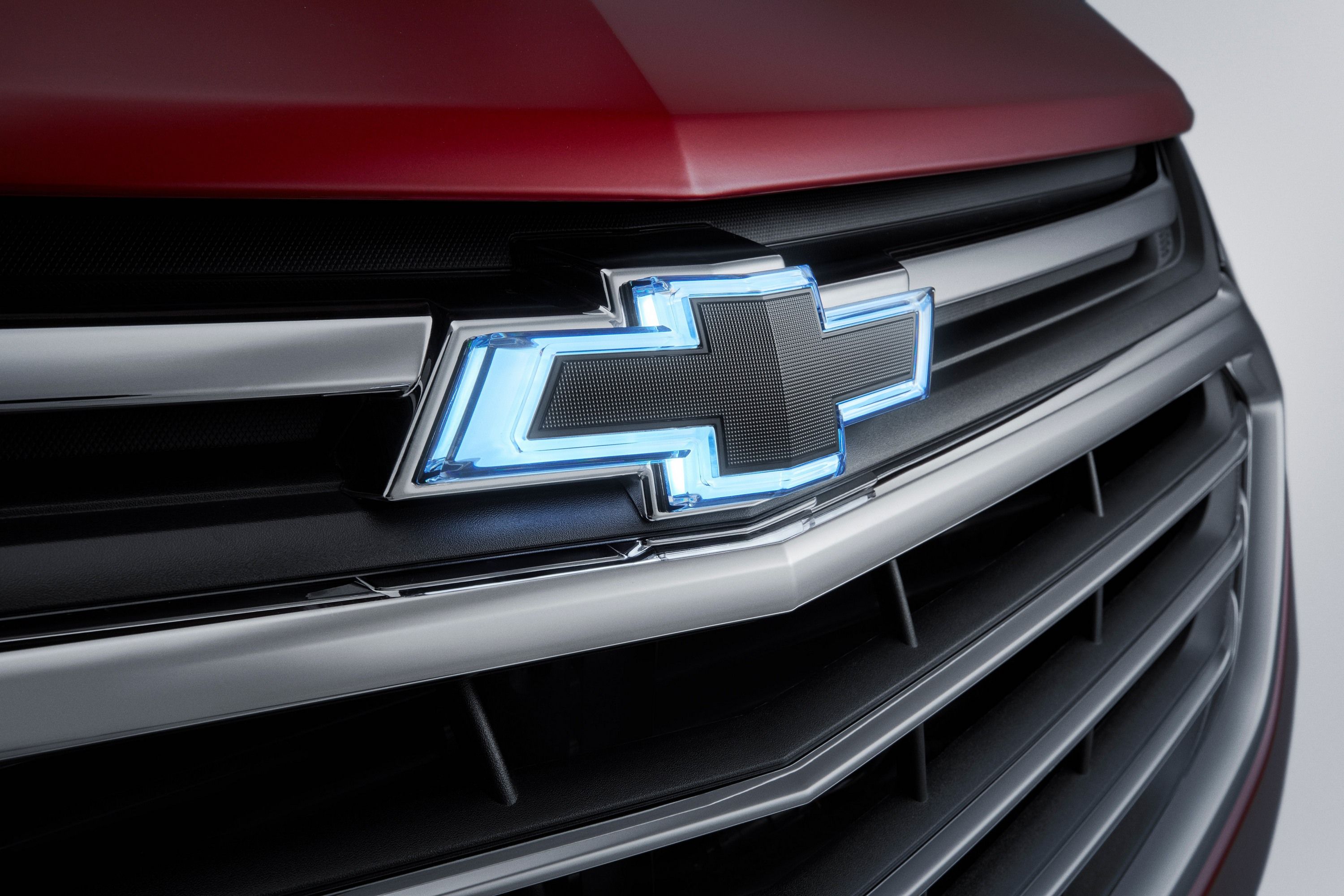 Эмблема Bowtie передняя с подсветкой для Chevrolet Equinox III (2019–2021), черная, GM — фото 1