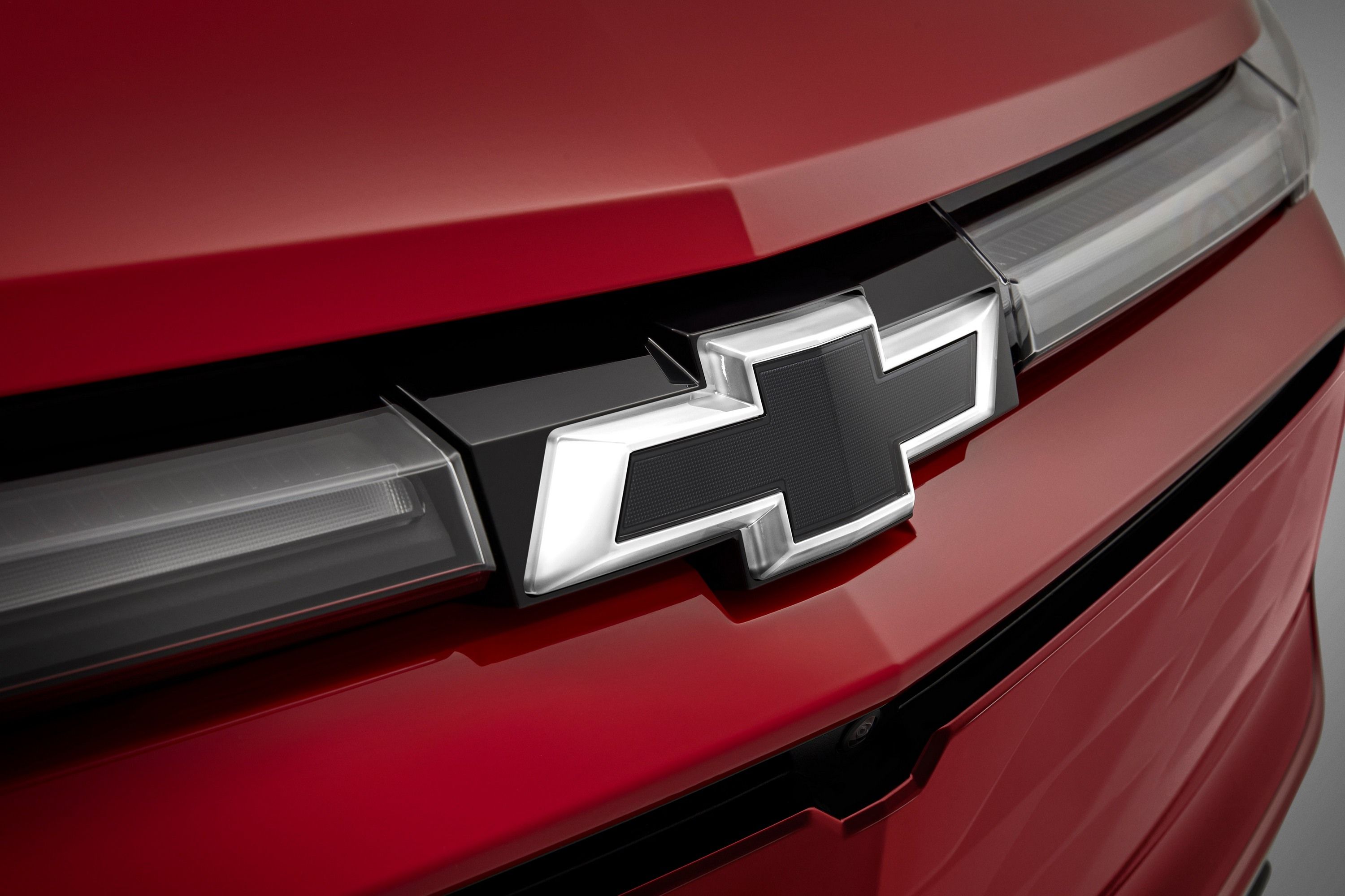 Эмблемы Bowtie: передняя с подсветкой, задняя без подсветки для Chevrolet Blazer EV, черные, GM — фото 1