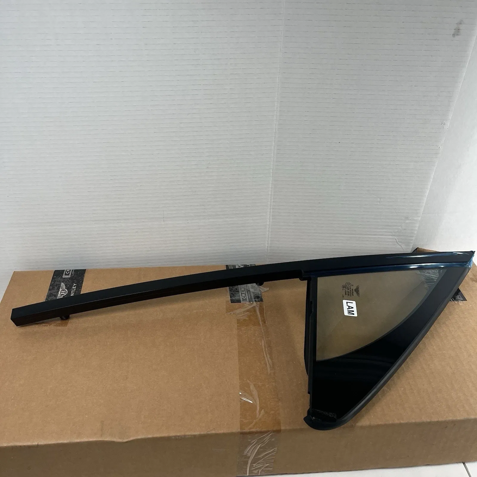 NEW 2015 - 2022 BENTLEY BENTAYGA FRONT RIGHT QUARTER GLASS 36A845114G OEM — фото 1