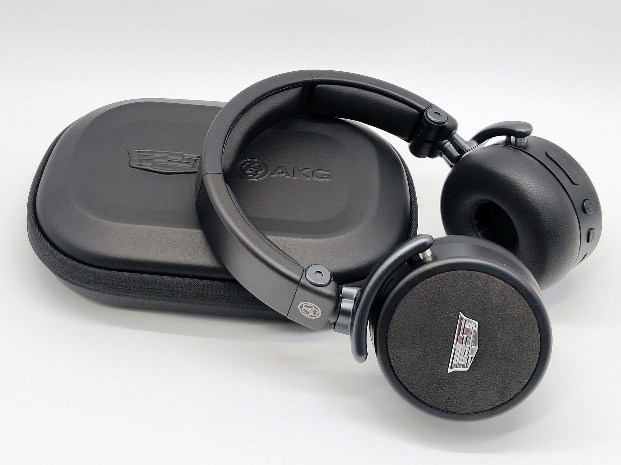 Наушники Bluetooth AKG с логотипом Cadillac, GM — фото 3