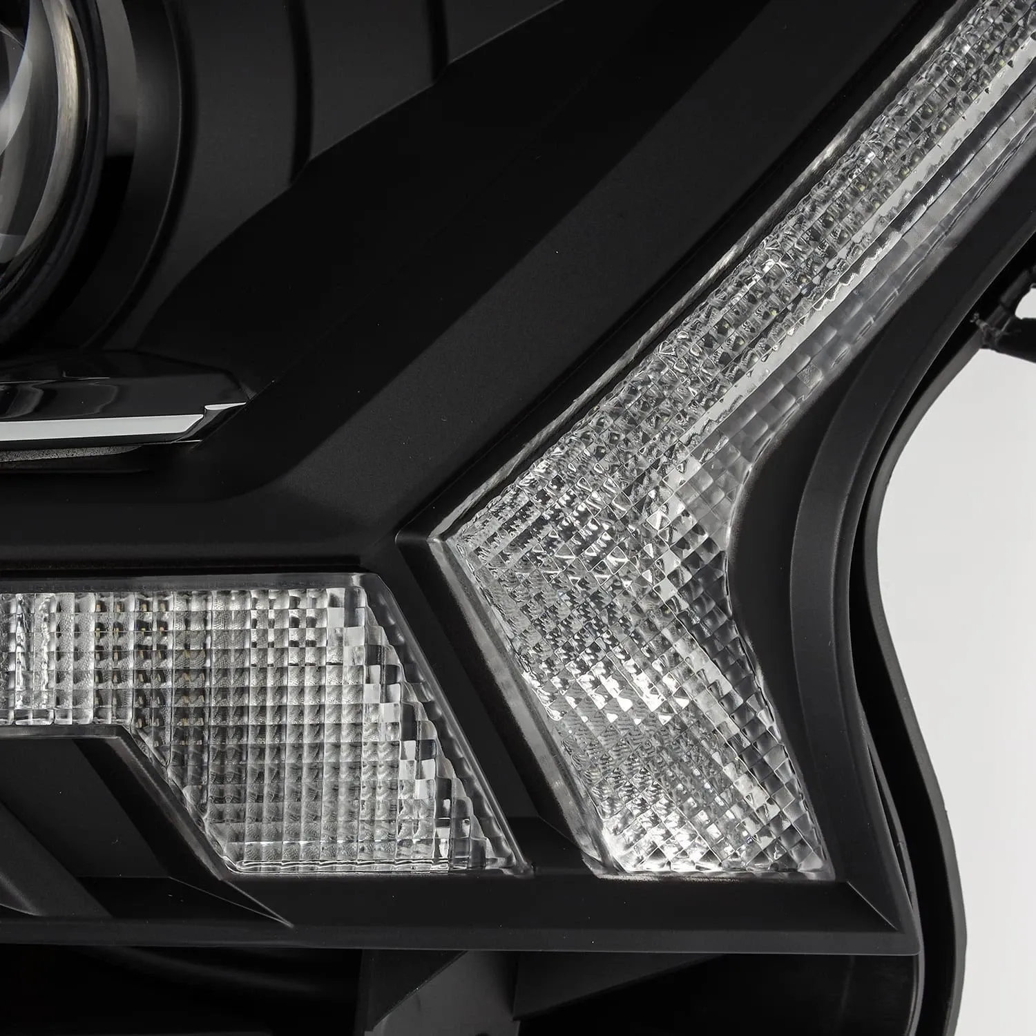 Фары проекторные светодиодные Black LUXX для Ford Ranger XL/XLT 2019–2023, AlphaRex — фото 5