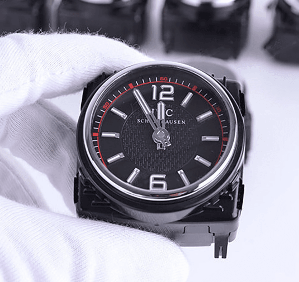Часы IWC центральной консоли Mercedes, черный с красной окантовкой — фото 4