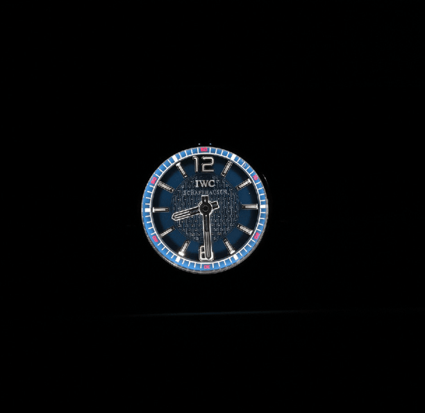 Часы IWC центральной консоли Mercedes, синий фон — фото 3