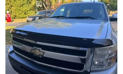 Защитный дефлектор капота BugFlector II для Silverado 1500 2008-2013 годов выпуска — фото 1