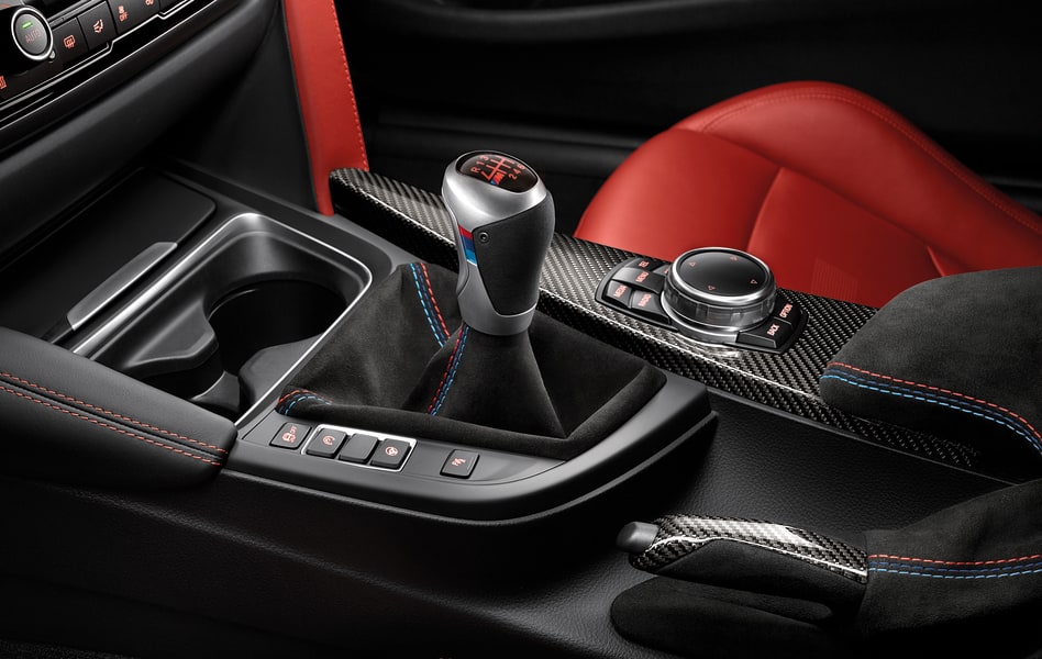 Рукоятка МКПП с подсветкой и чехлом Alcantara для BMW M3 F80 и M4 F82/F83, правый руль, оригинал — фото 1