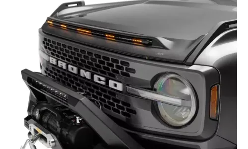 Светодиодная защита капота AVS AeroSkin Lightshield Pro для Ford Bronco 21–24 годов выпуска — фото 1