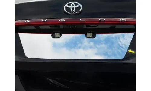 Отделка номерного знака из нержавеющей стали полированный хром QAA для Toyota Avalon 2019-2021 — фото 1
