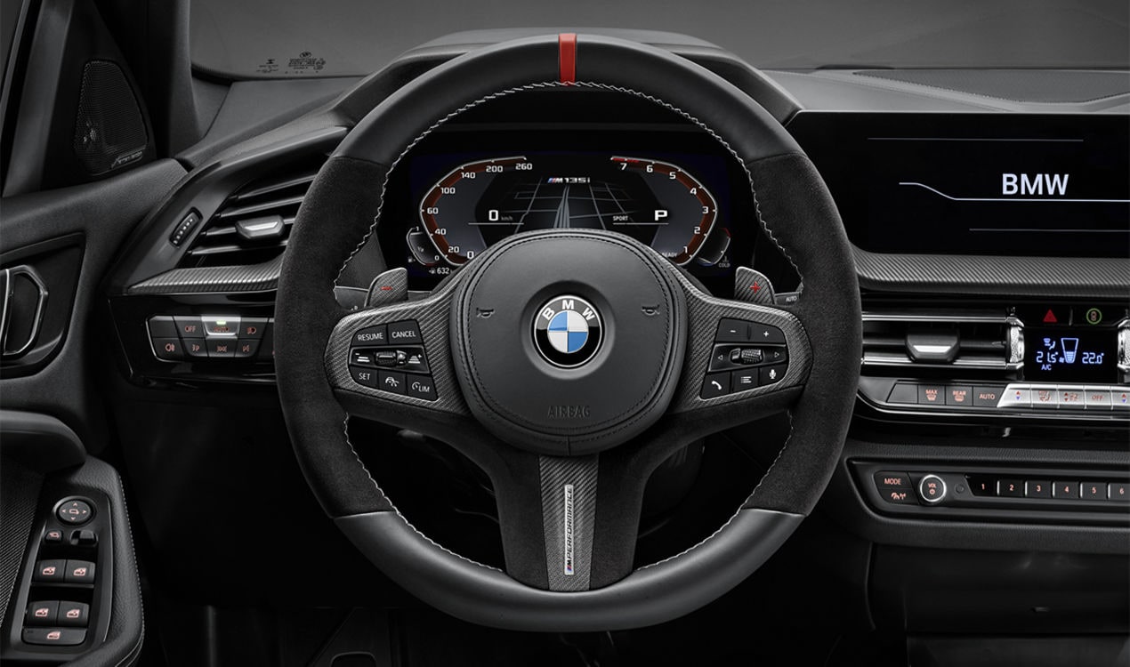 Накладка рулевого колеса M Performance из карбона и кожи для BMW 5-серии G30/G31, M5 F90, 6-серии GT G32, 8-серии G14/G15/G16, M8 F91/F92/F93, X3 G01/F97, X4 G02/F98, X5 G05/F95, X6 G06/F96 и X7 G07, оригинал — фото 1