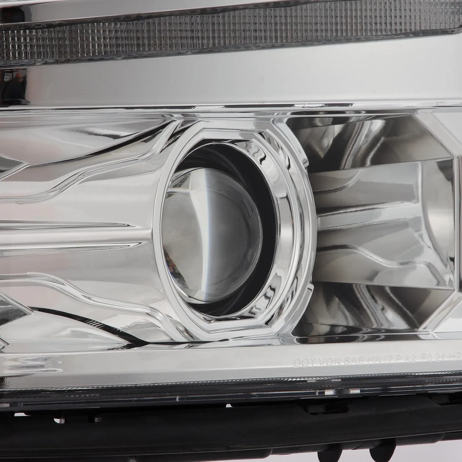 Фары проекторные светодиодные Chrome Luxx для Chevy Silverado 1500 2014–2015, AlphaRex — фото 2