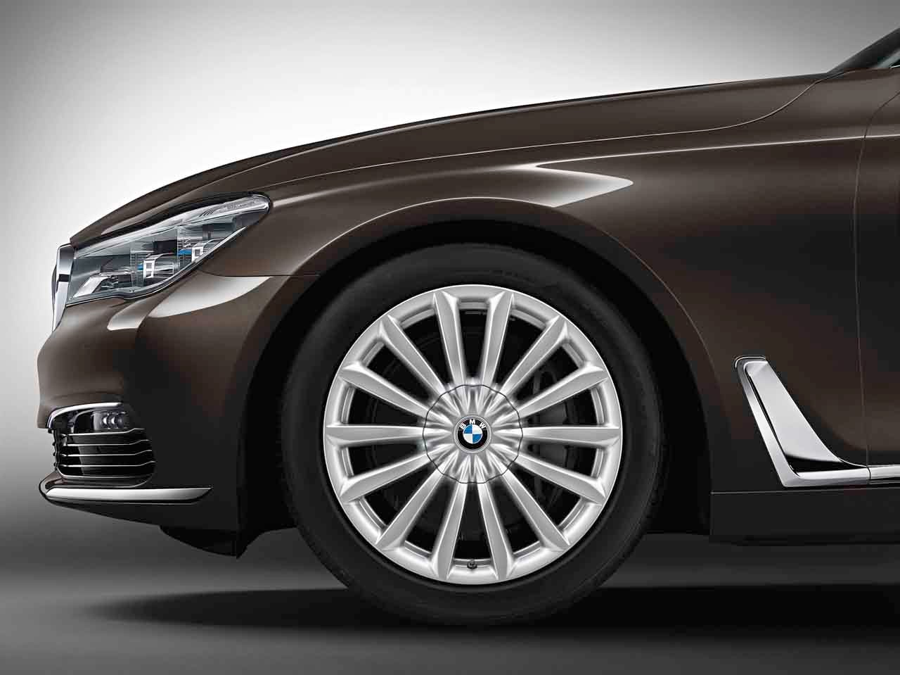 Колесо зимнее в сборе, V-образные спицы 620, 8,5J×19 ET25, с шиной 245/45 R19 для BMW 6-й серии G32 и 7-й серии G11/G12, оригинал — фото 1