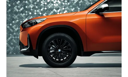 Диск колесный V-образные спицы 833, Jet Black, однотонный черный, 7,0J×17, ET41 для BMW X1 U11, оригинал — фото 1