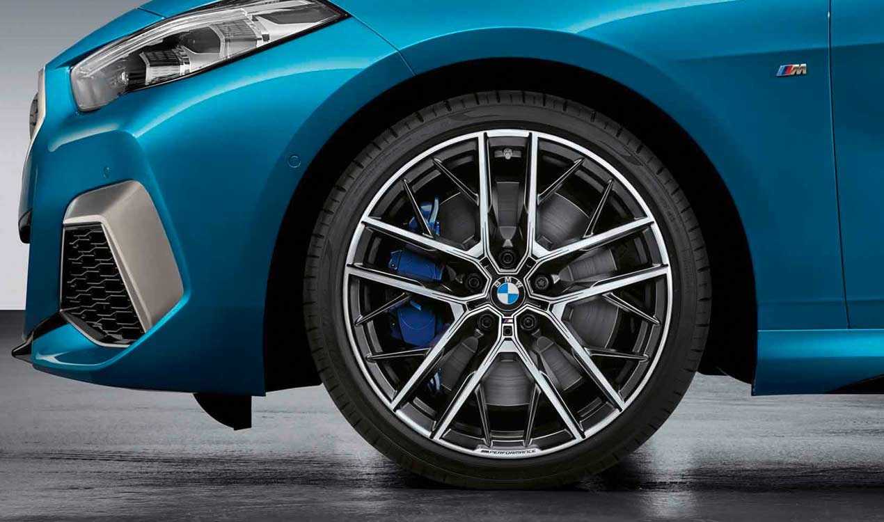 Комплект летних колёс M Performance сдвоенные спицы 555 19 дюймов для BMW 1-й серии F40 и 2-й серии F44, оригинал — фото 1