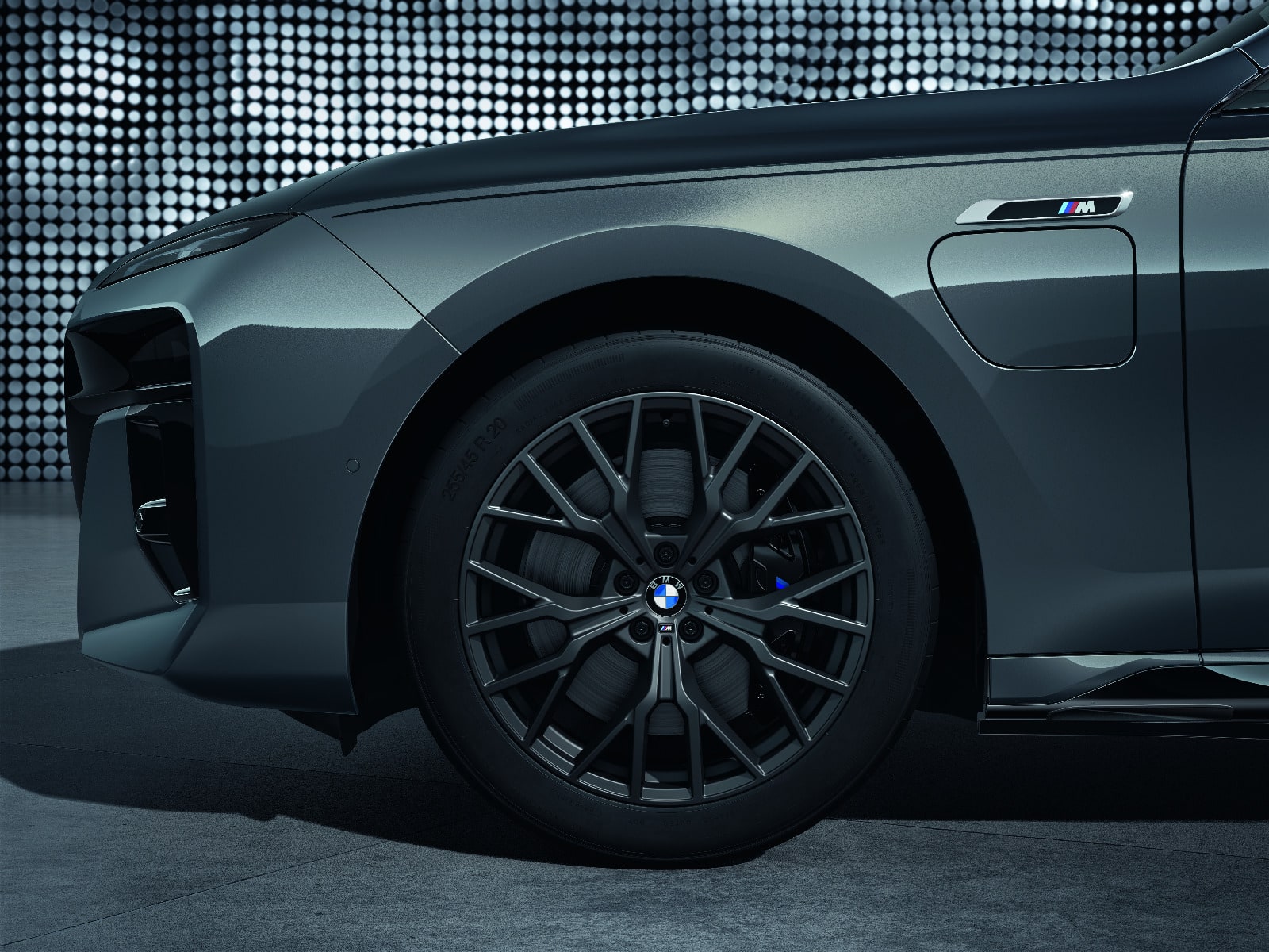 Диск колесный M Performance Y-образные спицы 911M, Jet Black, матовый черный, 9,0J×20, ET24 для передней оси BMW 7-й серии G70, оригинал — фото 1