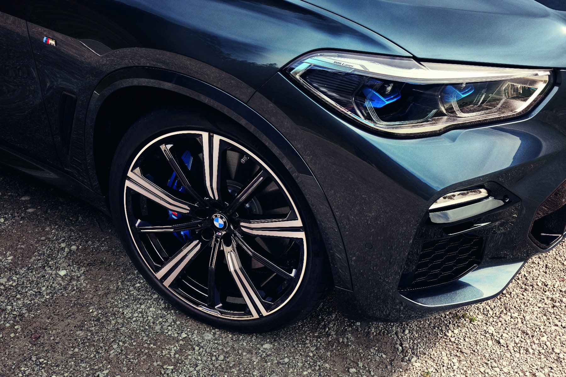 Комплект летних колёс M Performance звездообразные спицы 749M 22 дюймов для BMW X5 G05 и X6 G06, оригинал — фото 1