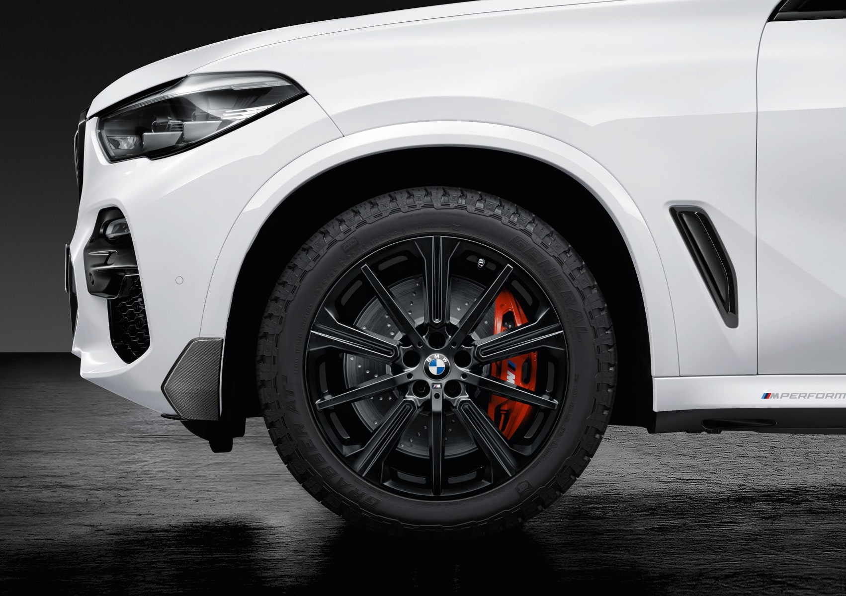 Колесо зимнее в сборе, M Performance, звездообразные спицы 748M, 9,0J×20 ET35, с шиной 275/45 R20 для BMW X5 G05 и X6 G06, Jet Black (чёрный), матовый, оригинал — фото 1