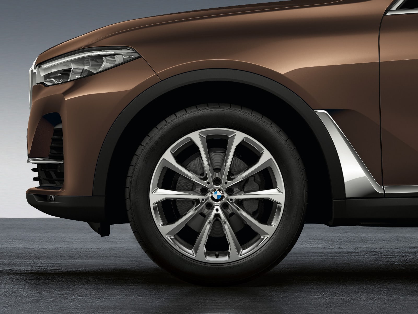 Колесо зимнее в сборе, V-образные спицы 750, 8,5J×20 ET35, с шиной 255/55 R20 для BMW X7 G07, для автомобилей с 08.2022, оригинал — фото 1