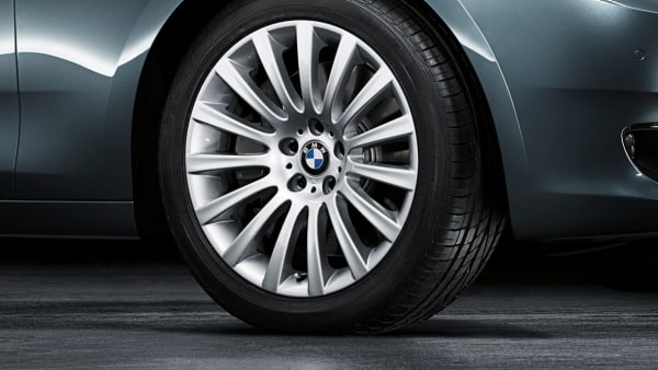 Диск колесный многоспицевый дизайн 235, серебристый, 9,5J×19, ET39 для BMW 5-й серии F07 и 7-й серии F01/F04/F02, оригинал — фото 1