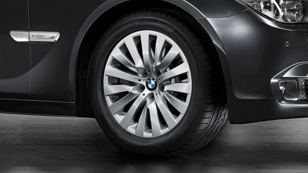 Диск колесный V-образные спицы 254, серебристый, 8,0J×18, ET30 для BMW 5-й серии F07 и 7-й серии F01/F04/F02, оригинал — фото 1