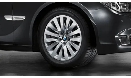 Диск колесный V-образные спицы 254, серебристый, 8,0J×18, ET30 для BMW 5-й серии F07 и 7-й серии F01/F04/F02, оригинал — фото 1