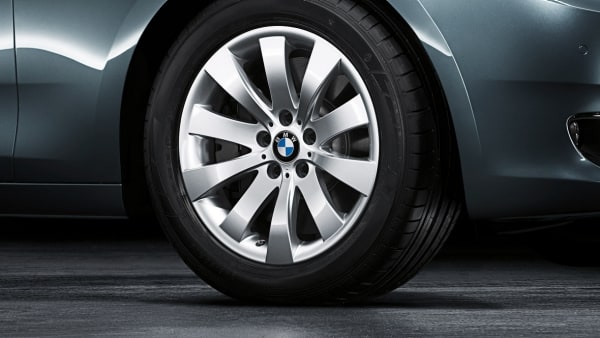 Диск колесный звездообразные спицы 250, серебристый, 8,0J×18, ET30 для BMW 5-й серии F07 и 7-й серии F01/F04/F02, оригинал — фото 1