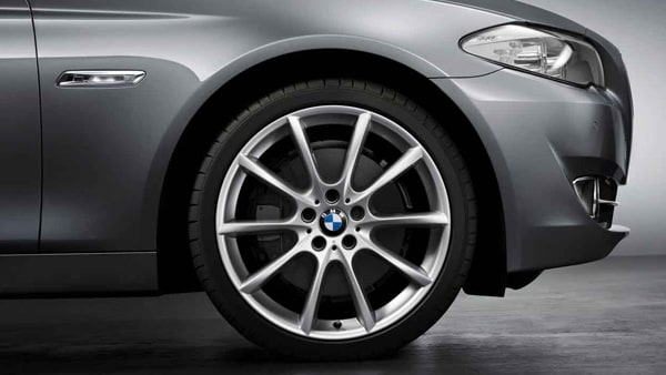 Диск колесный V-образные спицы 281, серебристый, 8,5J×19, ET33 для BMW 5-й серии F10/F11 и 6-й серии F12/F13/F06, оригинал — фото 1