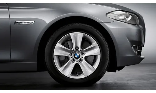 Диск колесный звездообразные спицы 327, серебристый, 8,0J×17, ET30 для BMW 5-й серии F10/F11 и 6-й серии F12/F13/F06, оригинал — фото 1