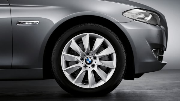 Диск колесный турбинный дизайн 329, серебристый, 9,0J×18, ET44 для BMW 5-й серии F10 и 6-й серии F12/F13/F06, оригинал — фото 1