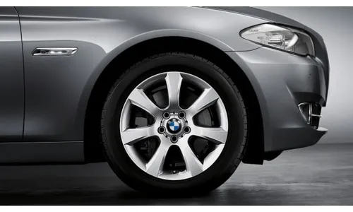 Диск колесный звездообразные спицы 330, серебристый, 8,0J×18, ET30 для BMW 5-й серии F10/F11 и 6-й серии F12/F13/F06, оригинал — фото 1