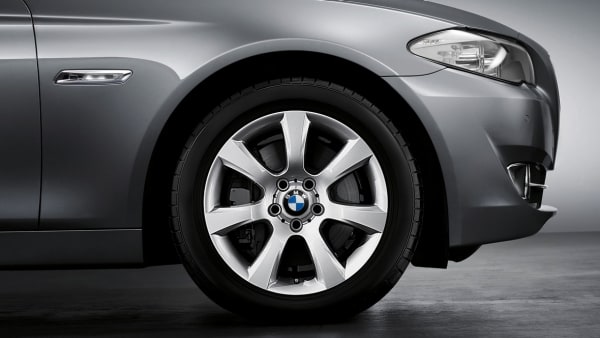 Диск колесный звездообразные спицы 330, серебристый, 9,0J×18, ET44 для BMW 5-й серии F10 и 6-й серии F12/F13/F06, оригинал — фото 1