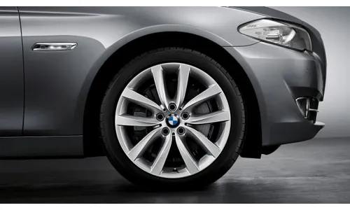 Диск колесный V-образные спицы 331, серебристый, 8,5J×19, ET33 для BMW 5-й серии F10/F11 и 6-й серии F12/F13/F06, оригинал — фото 1