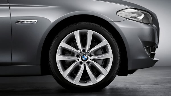 Диск колесный V-образные спицы 331, серебристый, 9,0J×19, ET44 для BMW 5-й серии F10 и 6-й серии F12/F13/F06, оригинал — фото 1