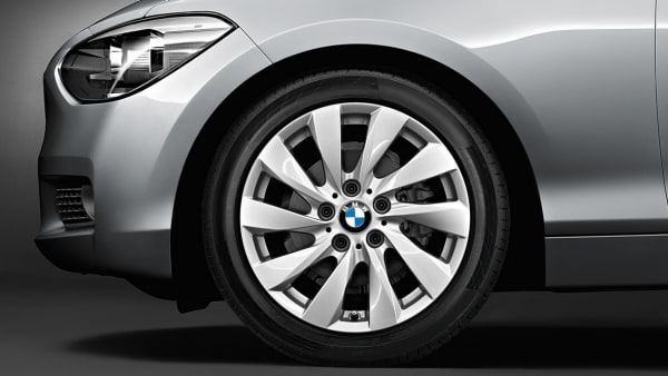 Диск колесный турбинный дизайн 381, серебристый, 7,5J×17, ET43 для BMW 1-й серии F21/F20 и 2-й серии F23/F22, оригинал — фото 1