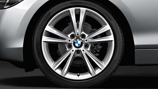 Диск колесный сдвоенные спицы 385, серебристый, 7,5J×18, ET45 для BMW 1-й серии F21/F20 и 2-й серии F23/F22, оригинал — фото 1