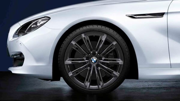 Диск колесный M V-образные спицы 464 liquid, black, 9,0J×20, ET44 для BMW 5-й серии F10/F11 и 6-й серии F12/F13/F06, оригинал — фото 1