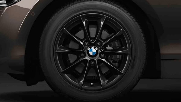 Диск колесный V-образные спицы 411, черный, 7,0J×16, ET40 для BMW 1-й серии F21/F20 и 2-й серии F23/F22, оригинал — фото 1