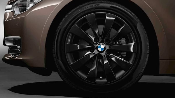 Диск колесный V-образные спицы 413, черный, 7,5J×17, ET37 для BMW 3-й серии F30/F31 и 4-й серии F33/F32/F36, оригинал — фото 1
