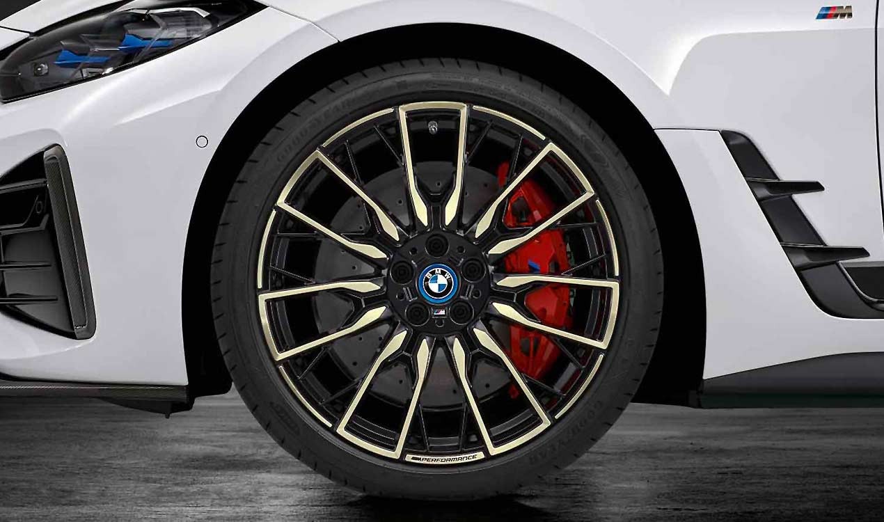 Диск колесный M Performance сдвоенные спицы 868, двухцветный (Jet Black, однотонный черный, night gold), 9,0J×20, ET42 для задней оси BMW 4-й серии G26 и i4 G26, оригинал — фото 1