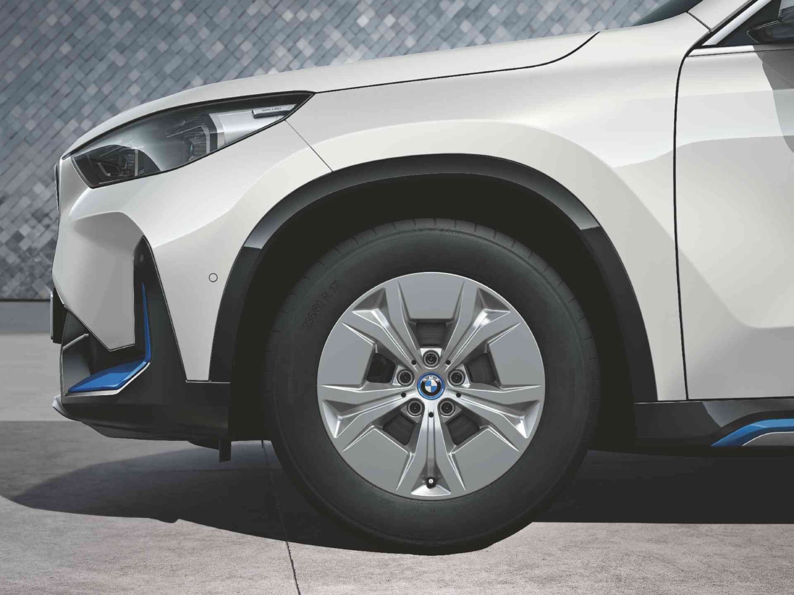 Диск колесный звездообразные спицы 864, Lightning Grey, 7,5J×17, ET43 для BMW X1 U11 и X2 U10, оригинал — фото 1