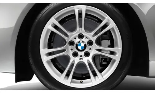 Диск колесный M сдвоенные спицы 350, серебристый, 8,0J×18, ET30 для BMW 5-й серии F10/F11 и 6-й серии F12/F13/F06, оригинал — фото 1