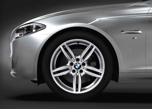 Диск колесный M сдвоенные спицы 351 decor, серебристый, 9,0J×19, ET44 для BMW 5-й серии F10/F11 и 6-й серии F12/F13/F06, оригинал — фото 1