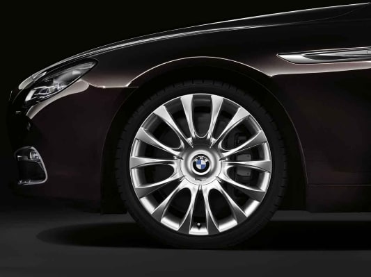 Диск колесный Individual V-образные спицы 349, серебристый, 8,5J×19, ET33 для BMW 5-й серии F10/F11 и 6-й серии F12/F13/F06, оригинал — фото 1