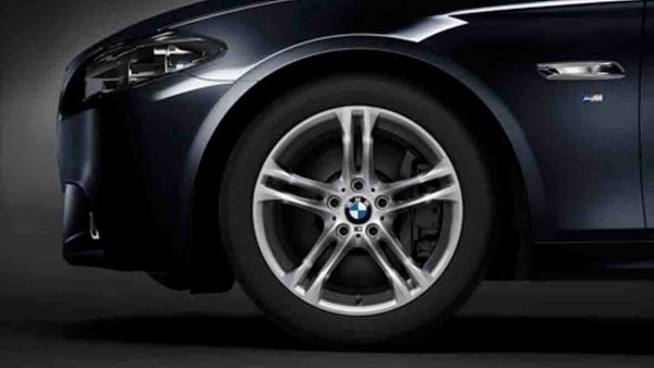 Диск колесный M сдвоенные спицы 613, серебристый, 8,0J×18, ET30 для BMW 5-й серии F10/F11 и 6-й серии F12/F13/F06, оригинал — фото 1