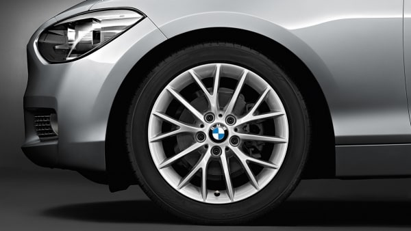 Диск колесный Y-образные спицы 380, серебристый, 7,0J×17, ET40 для BMW 1-й серии F21/F20 и 2-й серии F23/F22, оригинал — фото 1