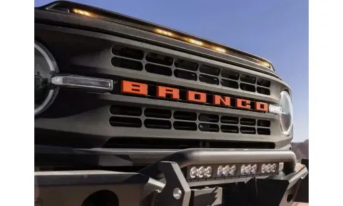 Матовая черная защита капота AVS Aeroskin для Ford Bronco 21-2025 годов выпуска — фото 1