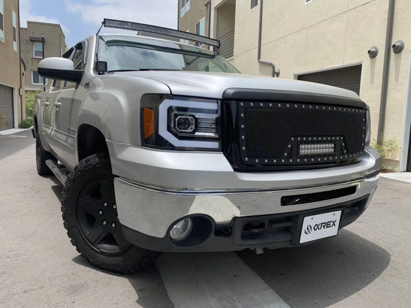 Фары проекторные светодиодные Jet Black LUXX для GMC Sierra 1500 2007–2013, AlphaRex — фото 3