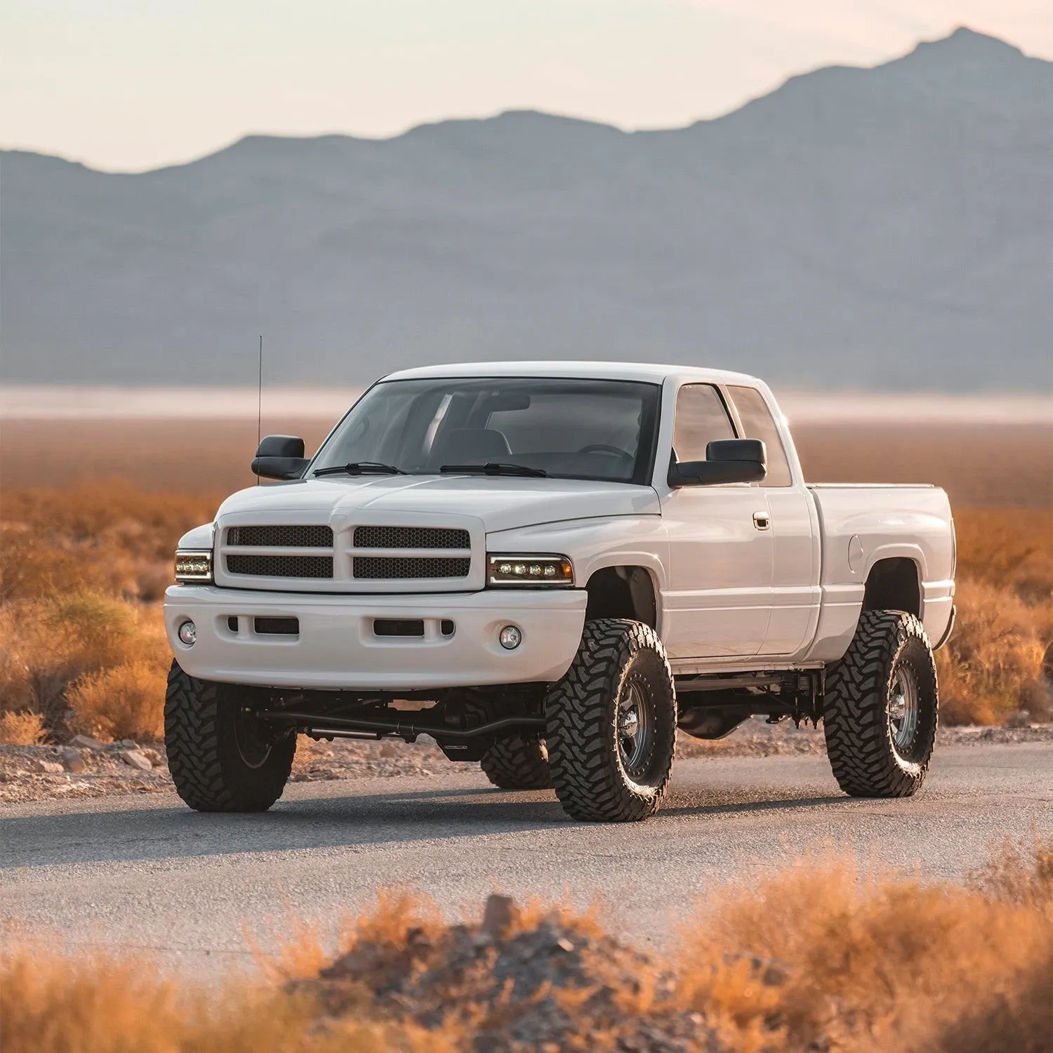 Фары проекторные светодиодные Black Nova для Dodge Ram 1500 1999–2001, AlphaRex — фото 3