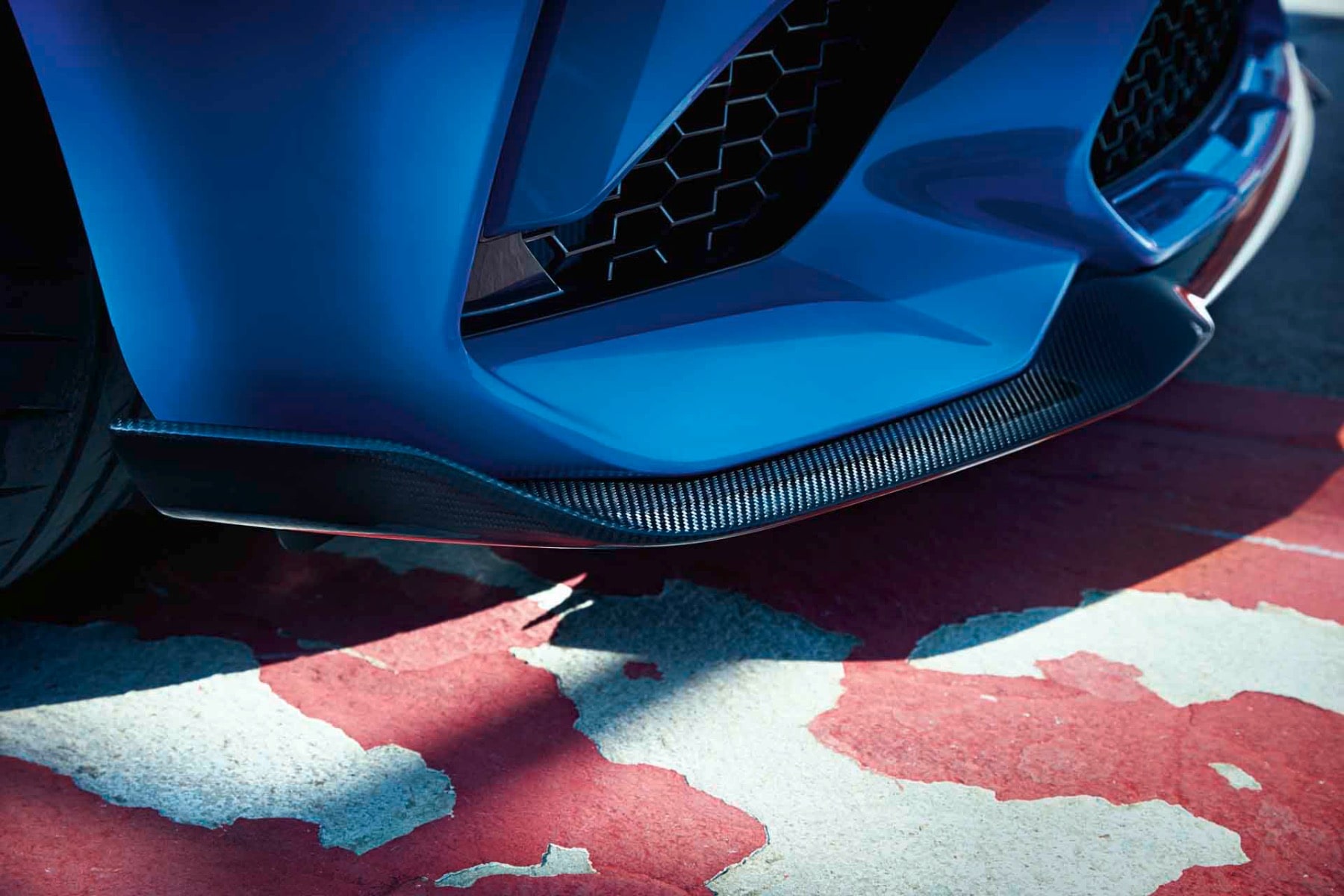 Сплиттер переднего бампера из карбона для BMW M2 CS F87, оригинал — фото 1