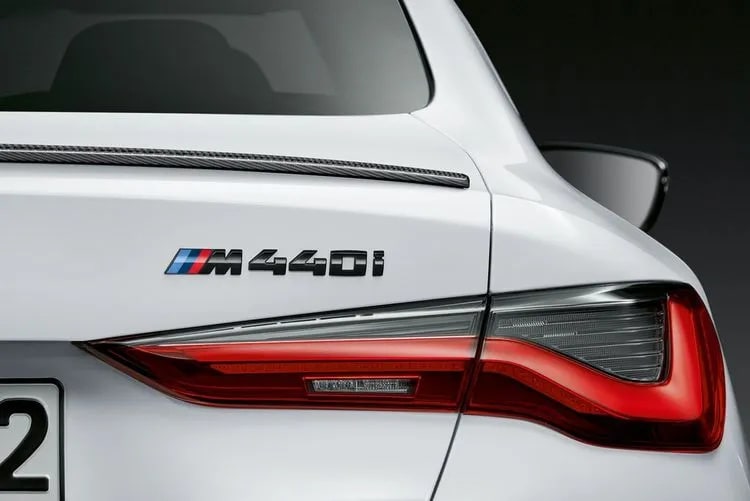 Эмблема-надпись M440i для BMW 4-серии G22, оригинал — фото 1