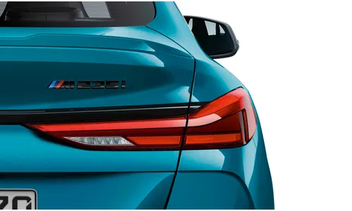 Эмблема M235i чёрная глянцевая для BMW 2-серии Gran Coupe F44, оригинал — фото 1