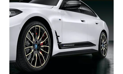 Комплект боковых полос Frozen Black M Performance для BMW 4-серии Gran Coupe G26 и i4 G26, левый и правый, оригинал — фото 1